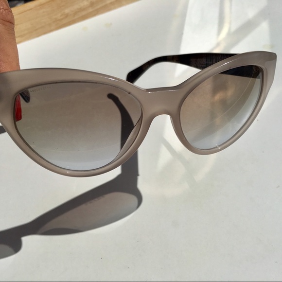 Prada 100% authentic Sunglasses - Picture 8 of 8